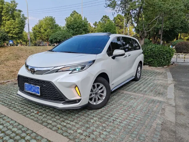 Фотография автомобиля — Toyota Granvia