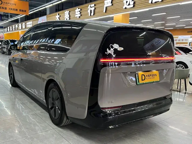 Li Auto MEGA — Фото автомобиля 3
