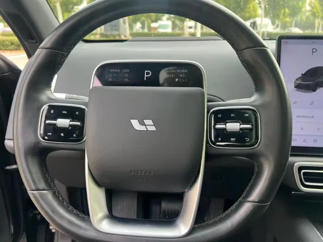 Li Auto L6 — Фото автомобиля 8