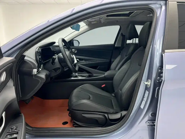 Hyundai Elantra — Фото автомобиля 11