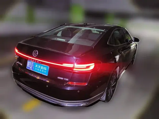 Volkswagen Passat — Фото автомобиля 2