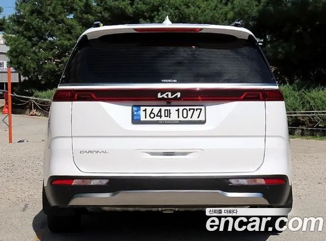 Kia Carnival Generation 4 — Фото автомобиля 4