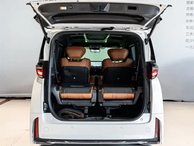 Toyota Vellfire — Фото автомобиля 19