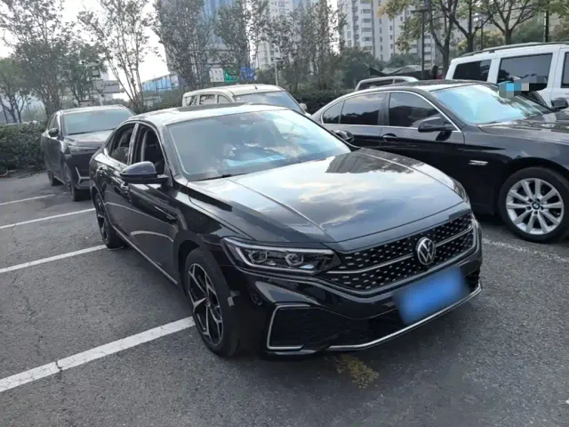 Volkswagen Passat — Фото автомобиля 3