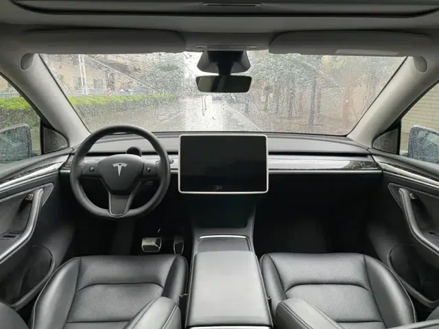 Tesla Model Y — Фото автомобиля 8