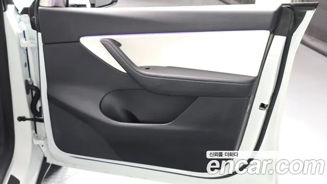 Tesla Model Y — Фото автомобиля 25