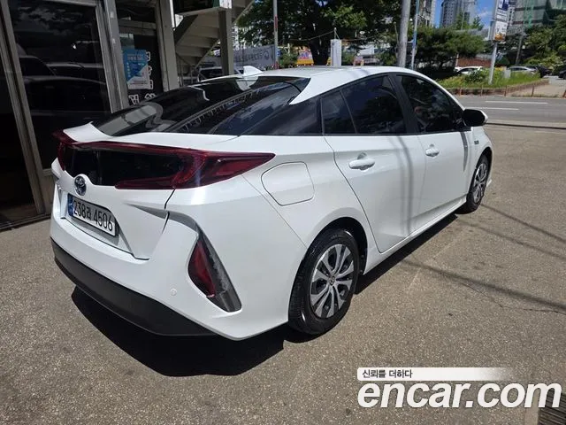 Toyota Prius — Фото автомобиля 4