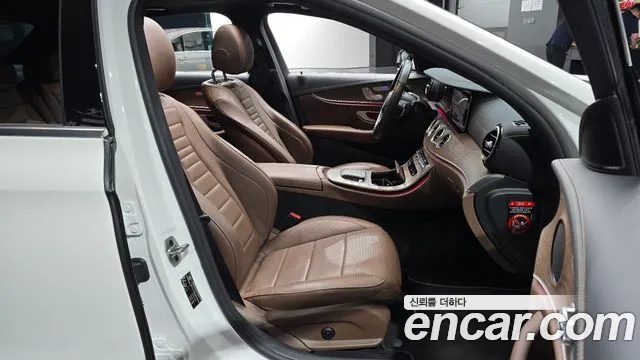 Mercedes-Benz E-Class W213 — Фото автомобиля 18