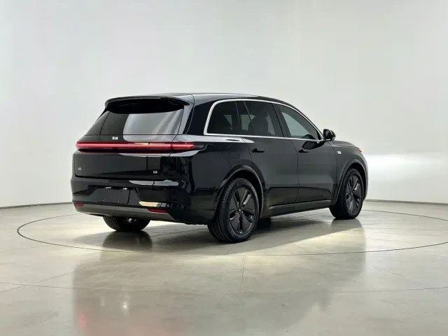 Li Auto L8 — Фото автомобиля 9