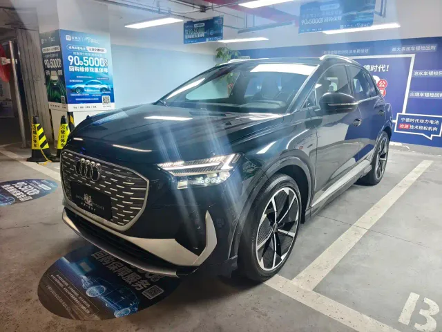 Фотография автомобиля — Audi Q4 e-tron