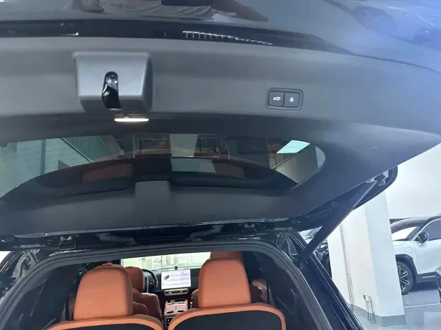 Li Auto L9 — Фото автомобиля 9