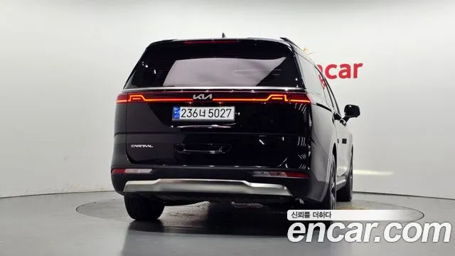 Kia Carnival Generation 4 — Фото автомобиля 4