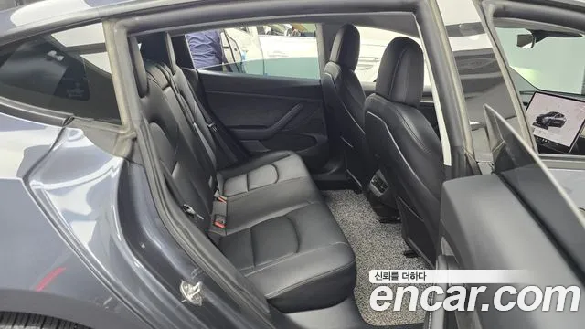 Tesla Model 3 — Фото автомобиля 9