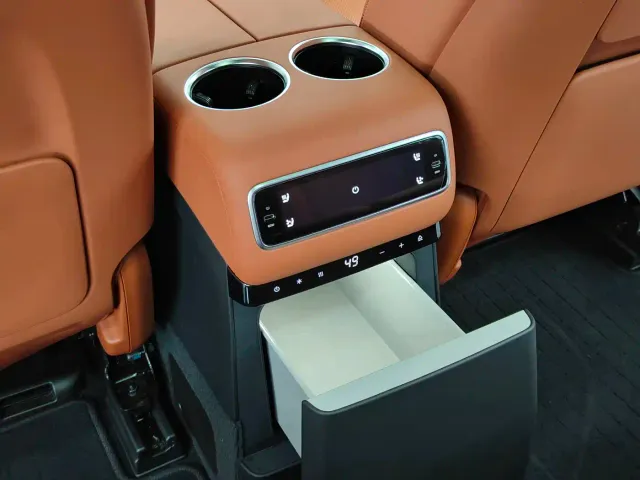 Li Auto L9 — Фото автомобиля 6