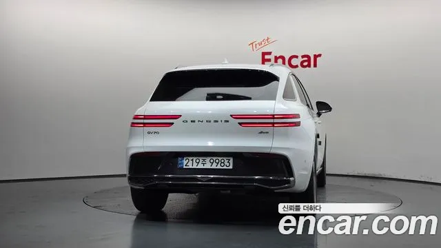 Genesis GV70 2.5T Бензин AWD — Фото автомобиля 3