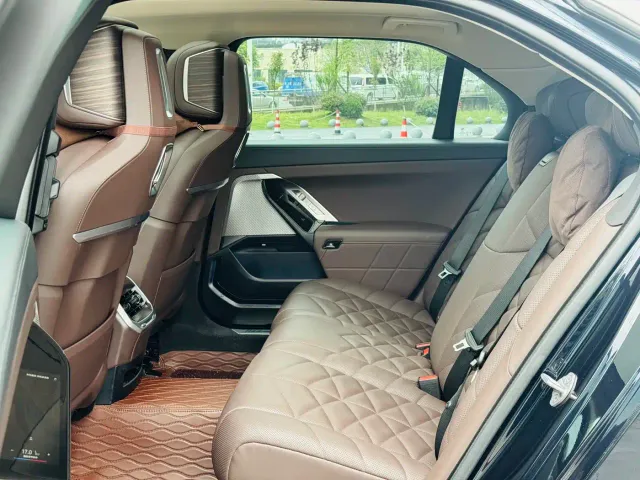 BMW 7 Series — Фото автомобиля 15