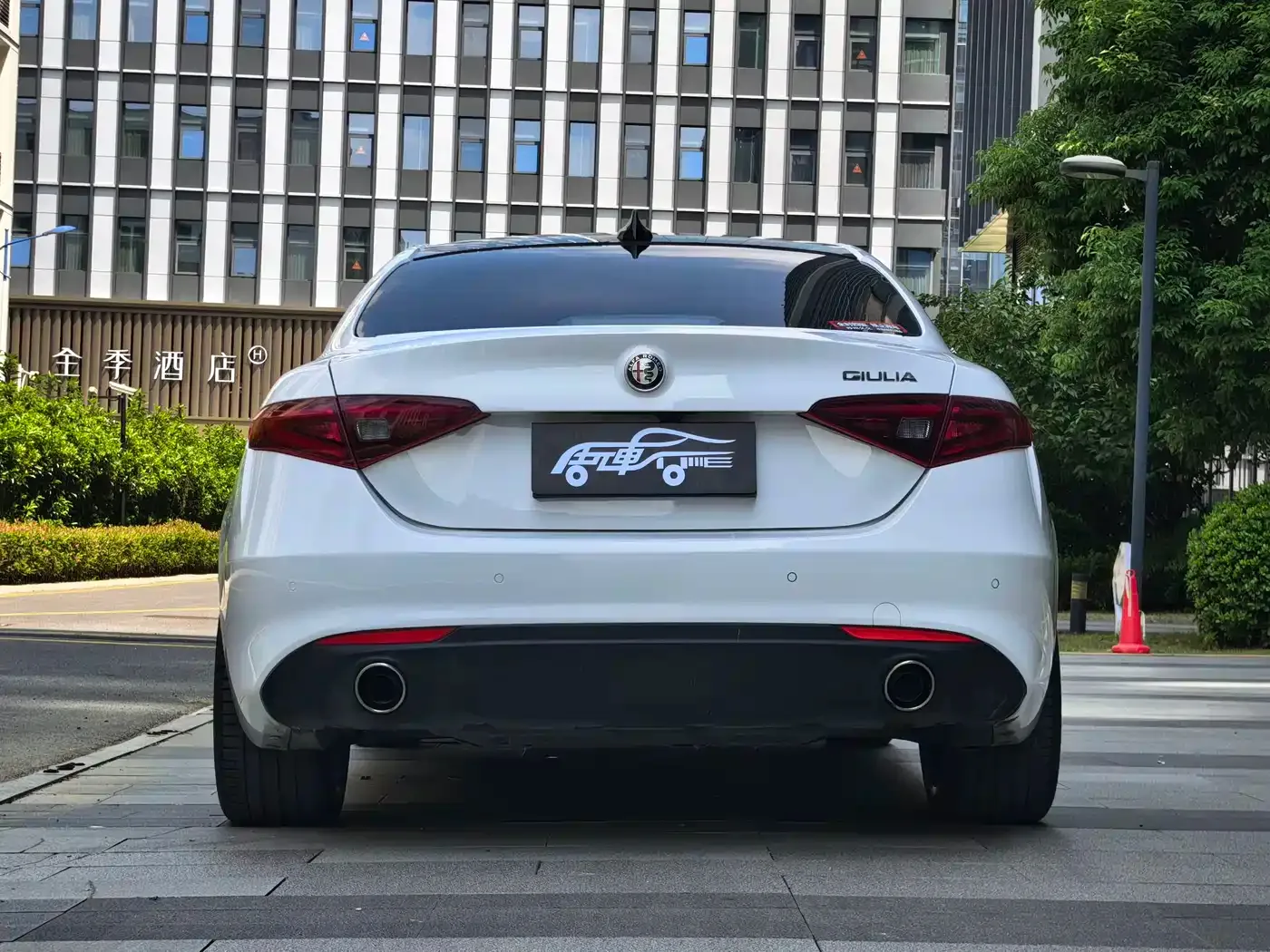 Alfa Romeo Giulia 2021 2.0T 280HP Luxury — Фото автомобиля 17