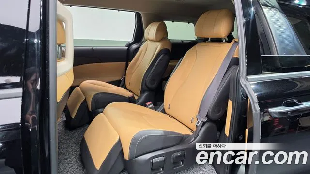Kia Carnival Generation 4 — Фото автомобиля 17