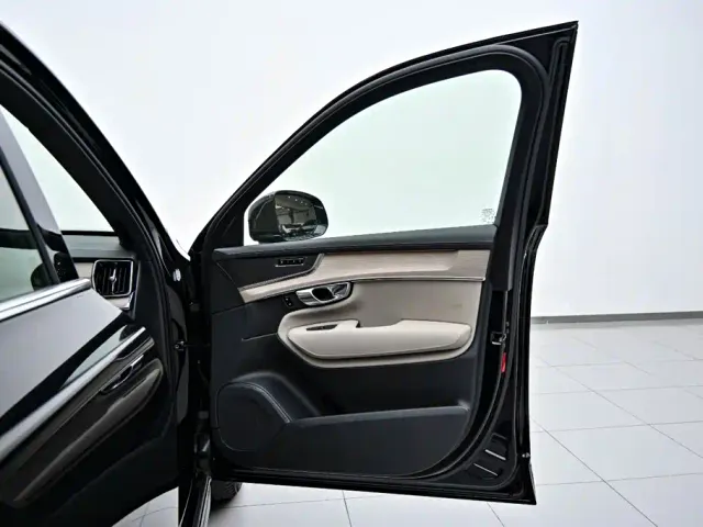 Volvo XC90 — Фото автомобиля 21