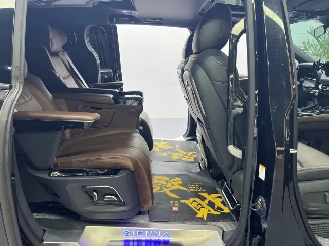 Toyota Sienna — Фото автомобиля 15