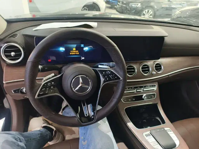 Mercedes-Benz E-Class — Фото автомобиля 9