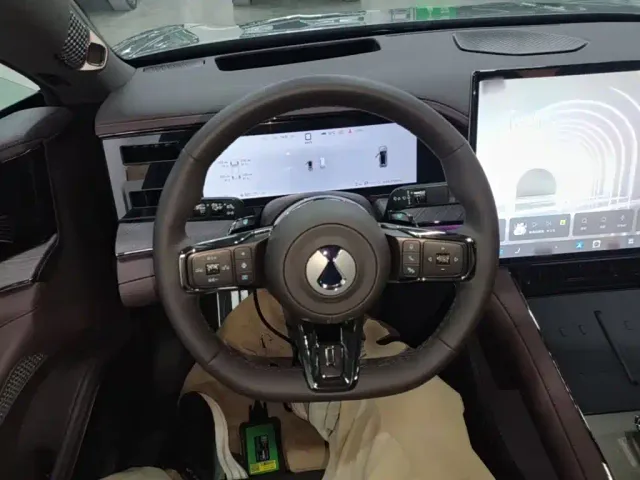 Denza Z9GT — Фото автомобиля 10