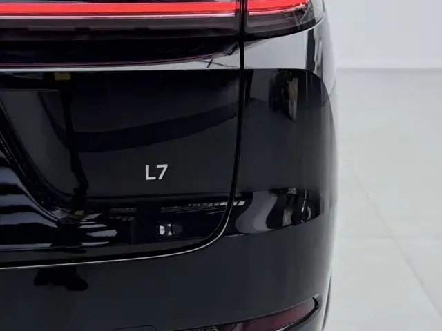 Li Auto L7 — Фото автомобиля 6