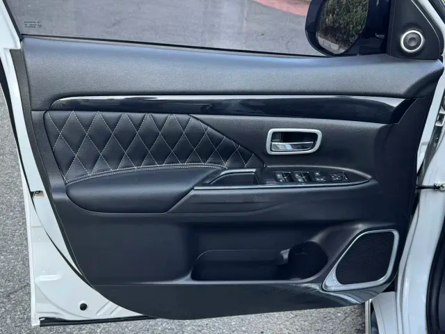 Mitsubishi Outlander — Фото автомобиля 9