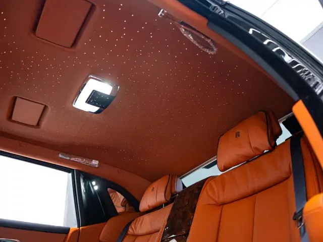 Rolls-Royce Phantom — Фото автомобиля 15
