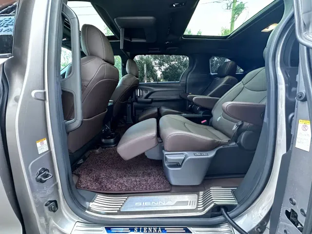 Toyota Sienna — Фото автомобиля 8