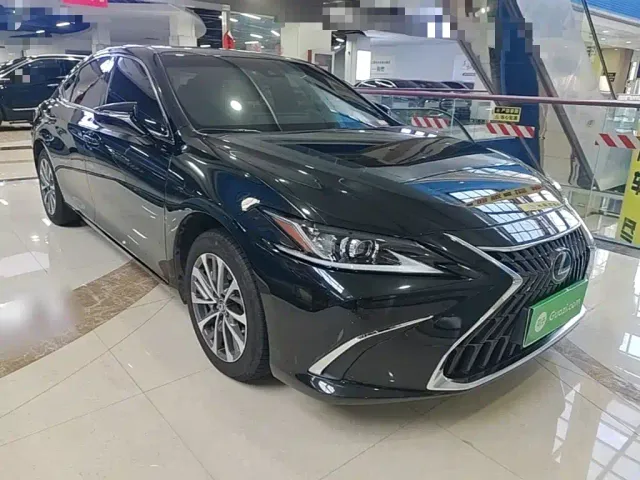 Lexus ES — Фото автомобиля 3