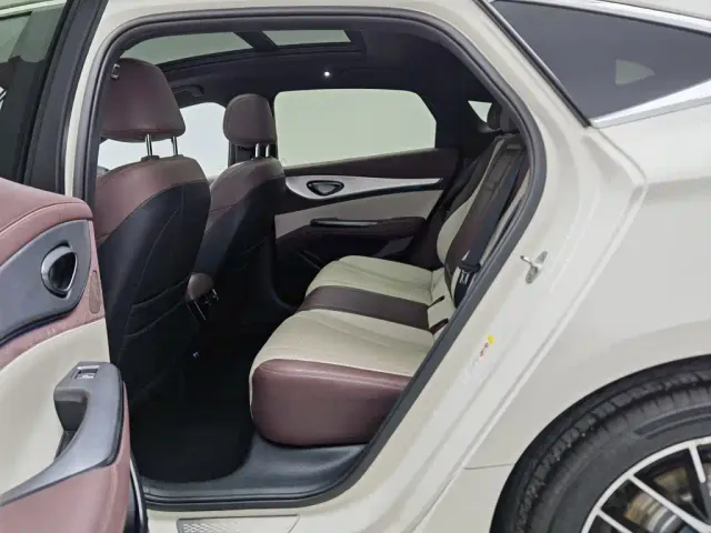 BYD Seal 07 DM-i — Фото автомобиля 15