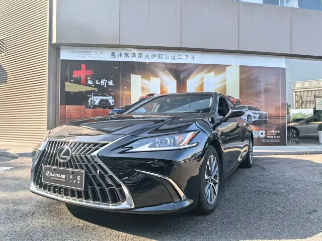Фотография автомобиля — Lexus ES