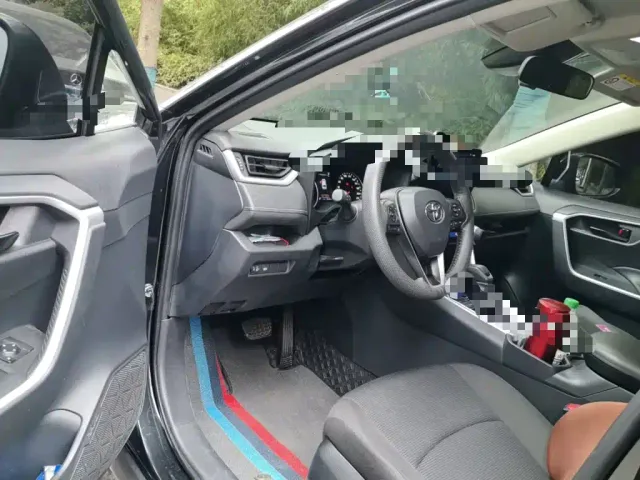 Toyota RAV4 — Фото автомобиля 12