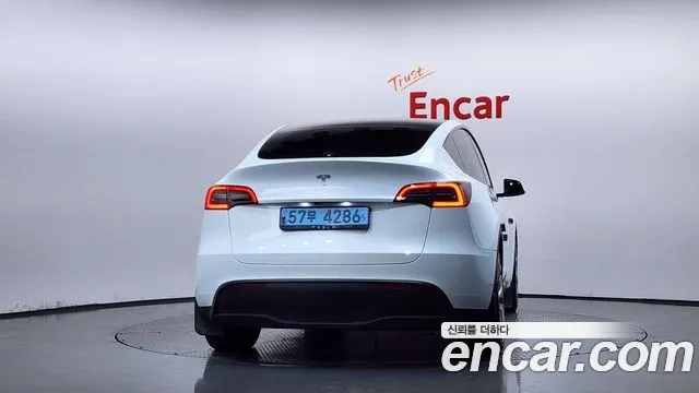 Tesla Model Y — Фото автомобиля 4