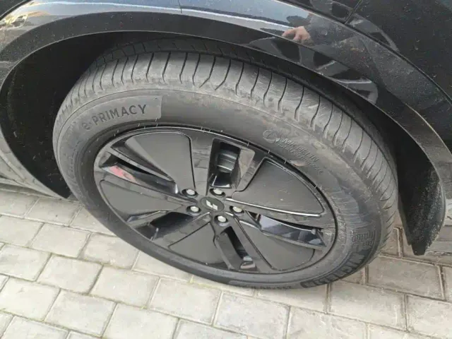 Li Auto L8 — Фото автомобиля 6
