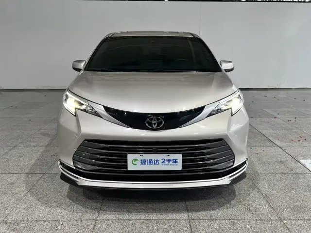Toyota Sienna — Фото автомобиля 28