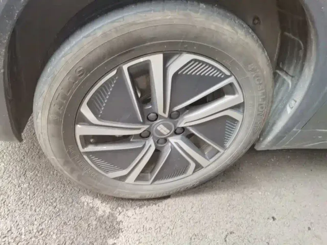 Geely Galaxy Starship 7 EM-i — Фото автомобиля 22