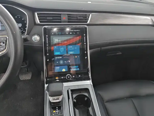 Roewe RX5 — Фото автомобиля 13