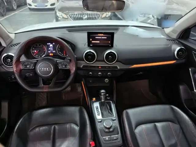 Audi Q2L — Фото автомобиля 9