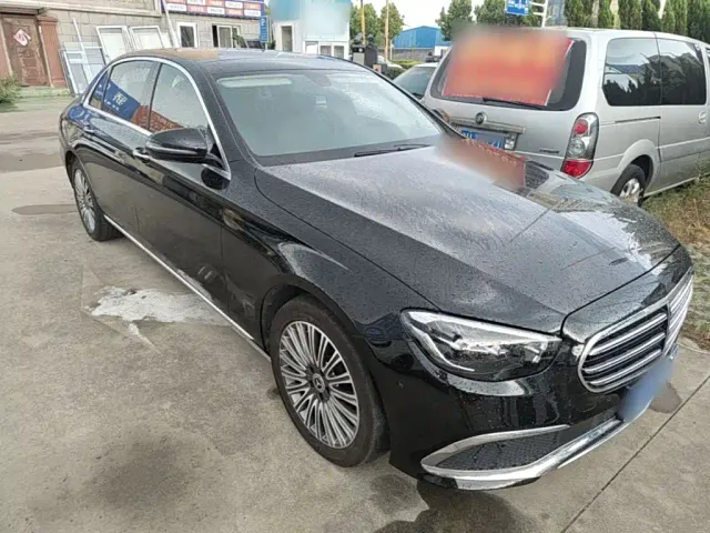 Mercedes-Benz E-Class — Фото автомобиля 3