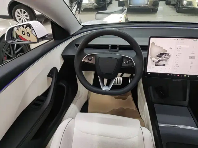 Tesla Model 3 — Фото автомобиля 10