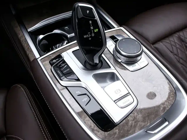 BMW 7 Series — Фото автомобиля 10