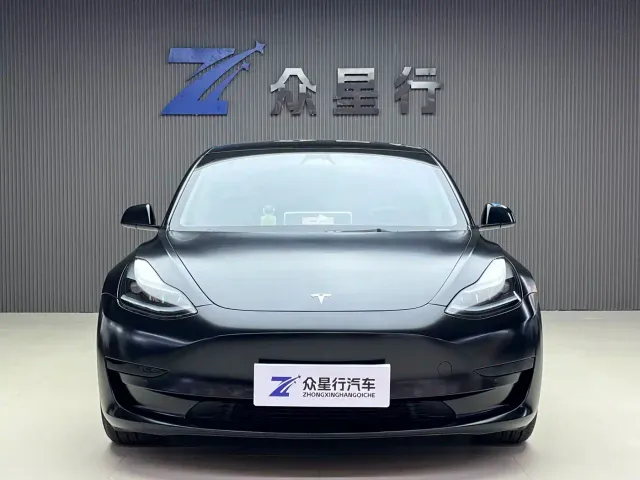 Tesla Model 3 — Фото автомобиля 2
