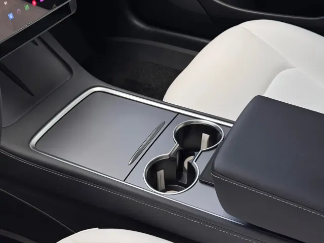 Tesla Model 3 — Фото автомобиля 13