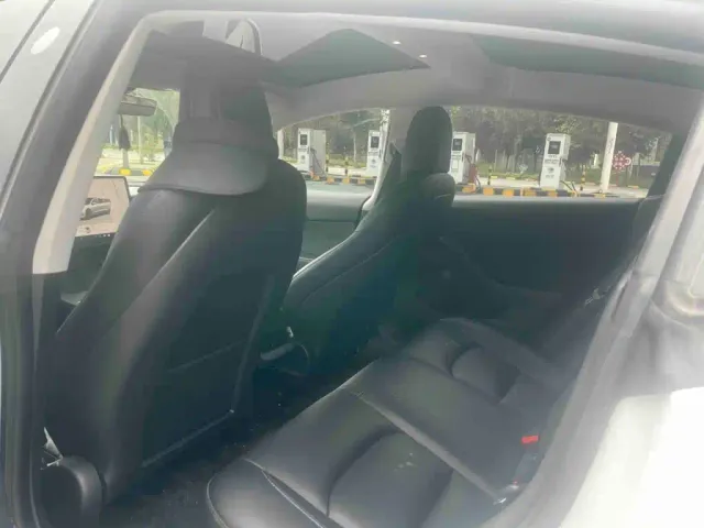 Tesla Model 3 — Фото автомобиля 4