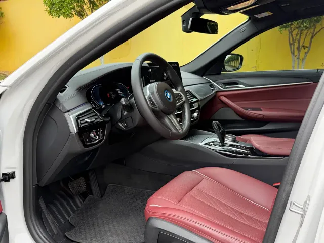 BMW 5 Series — Фото автомобиля 11