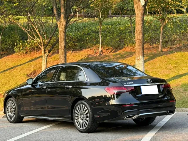Mercedes-Benz E-Class — Фото автомобиля 7
