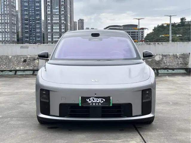 Li Auto i8 — Фото автомобиля 2