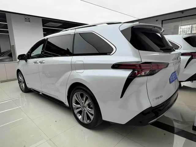 Toyota Sienna — Фото автомобиля 5